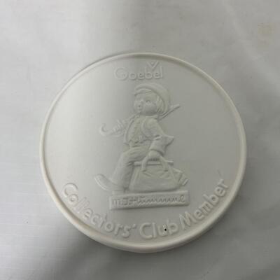 [148] Goebel Collectorsâ€™ Club Member Plaque