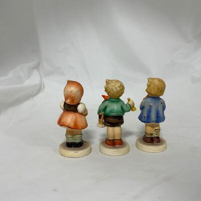 [162] Three Figures Holding Items | Hum 239 A/B/C