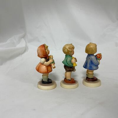 [162] Three Figures Holding Items | Hum 239 A/B/C