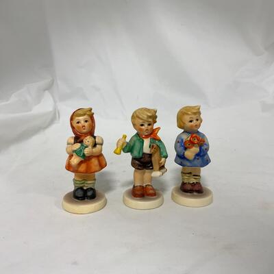 [162] Three Figures Holding Items | Hum 239 A/B/C