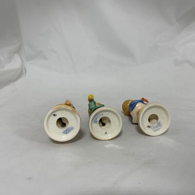 [162] Three Figures Holding Items | Hum 239 A/B/C