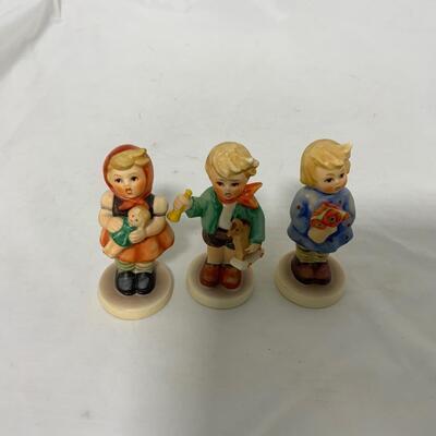 [162] Three Figures Holding Items | Hum 239 A/B/C
