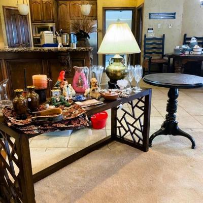 Lot 26: Living Room Tables and decor