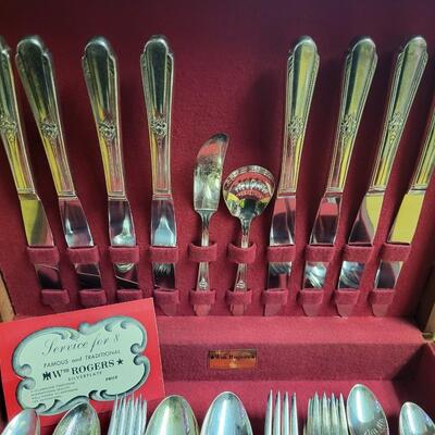 WM ROGERS SILVER PLATE UTENTIL SET W/ WOOD BOX