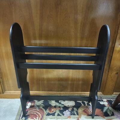 BLACK WOODEN QUILT RACK