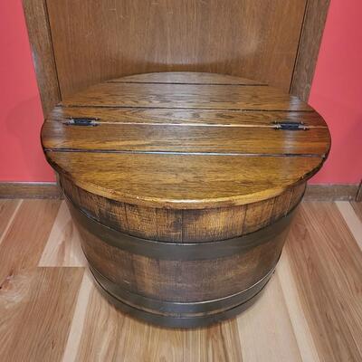 AMAZING BARREL SIDE TABLE W/ FLIP TOP