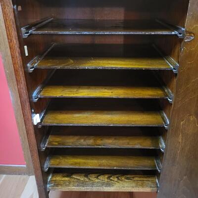 ANTIQUE MUSIC - RECORD TIGER WOOD CABINET