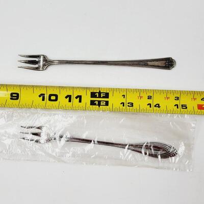 VINTAGE SLIVERPLATE PICKLE FORK BUNDLE