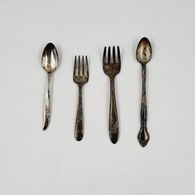 VINTAGE SMALL SILVER PLATE SILVERWARE BUNDLE