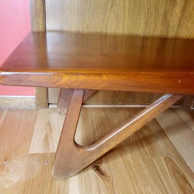 MC KROEHLER WOOD COFFEE TABLE