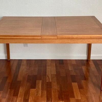 Skaraborgs (Sweden) Dining Table with built in leaves