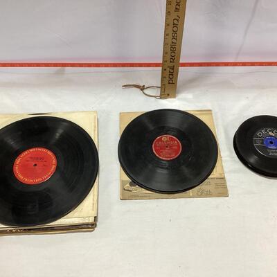vinyl records:45s, 78s and 33s