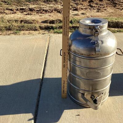 Aer Void thermal liquid container with dispenser