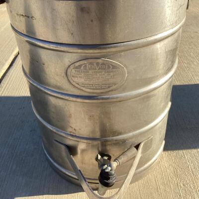Aer Void thermal liquid container with dispenser