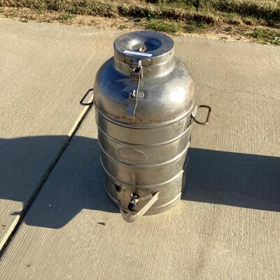Aer Void thermal liquid container with dispenser