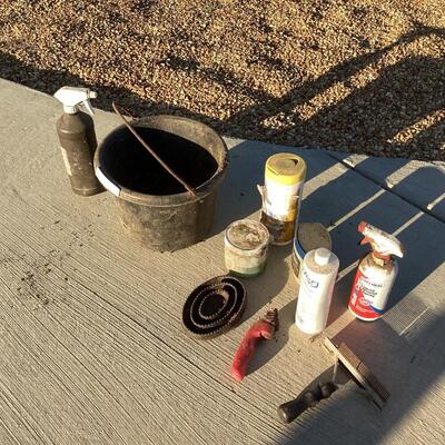 horse grooming bucket