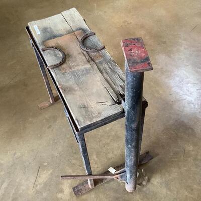 horseshoe table with vice