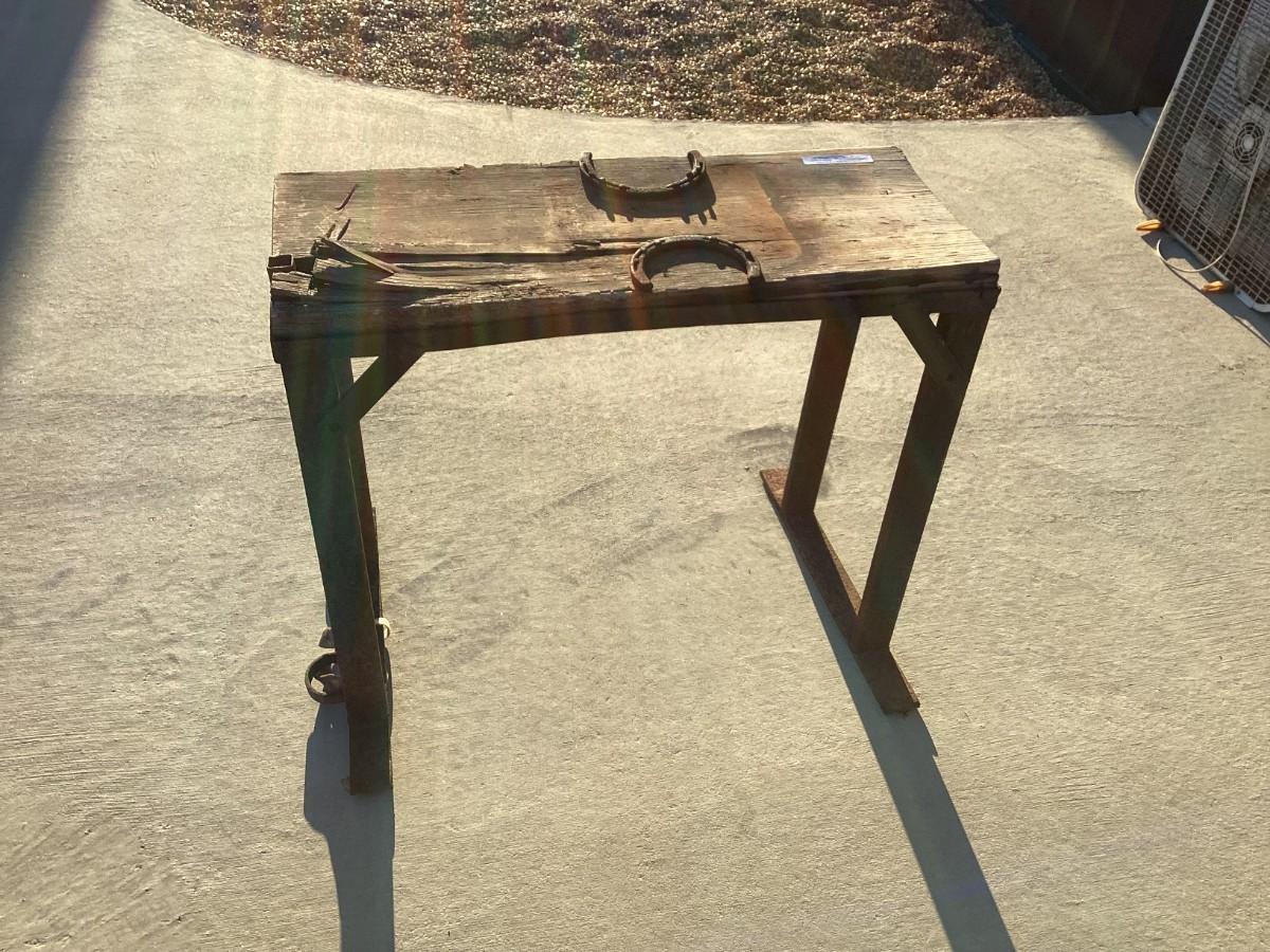 horseshoe table with vice
