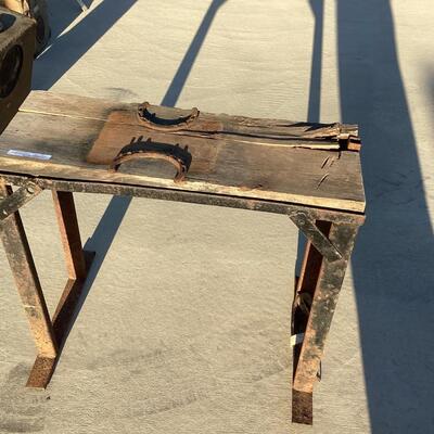 horseshoe table with vice