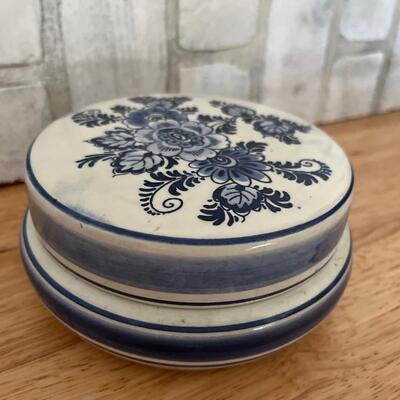 Delft trinket box