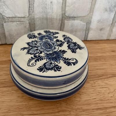 Delft trinket box