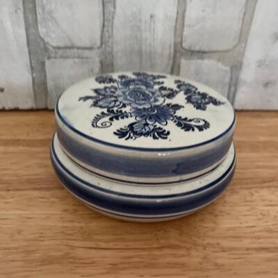 Delft trinket box