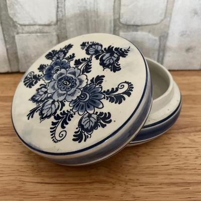 Delft trinket box