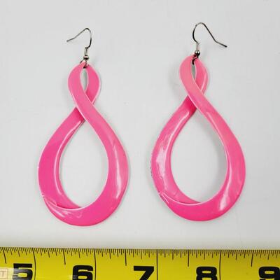 HOT PINK RETRO STYLE DANGLE EARRINGS