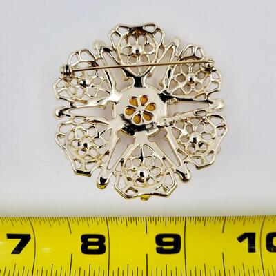 VINTAGE SARAH COVENTRY GOLD TONED & FAUX RUBY BROOCH