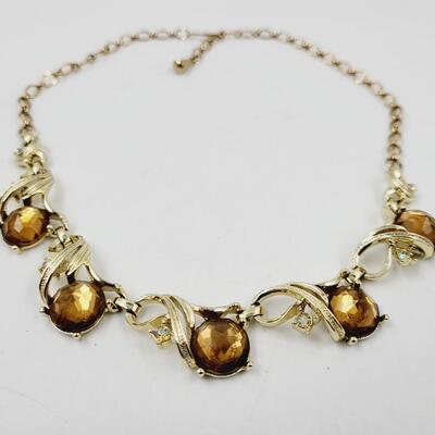 VINTAGE SARAH COVENTRY GOLD TONED & FAUX AMBER NECKLACE