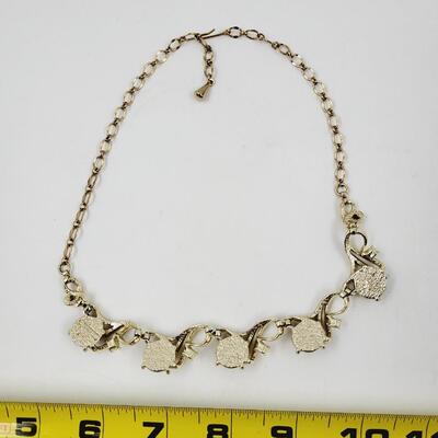 VINTAGE SARAH COVENTRY GOLD TONED & FAUX AMBER NECKLACE