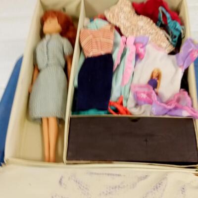 LOT 210   VINTAGE BARBIE CASE AND DOLL WITH CLOTHES