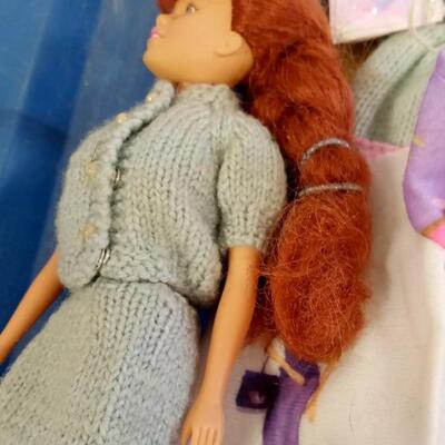 LOT 210   VINTAGE BARBIE CASE AND DOLL WITH CLOTHES