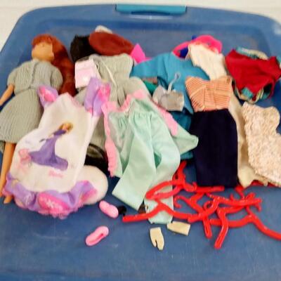 LOT 210   VINTAGE BARBIE CASE AND DOLL WITH CLOTHES