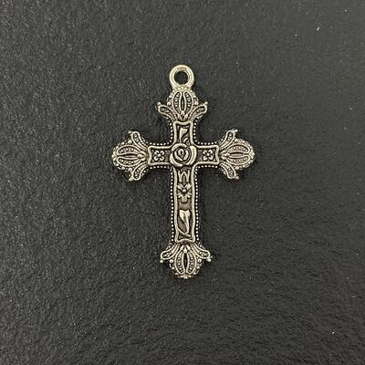 ORNATE METAL CROSS PENDANT