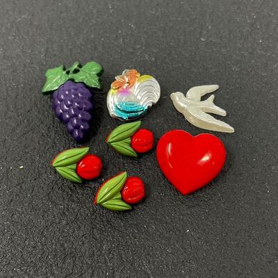 COLORFUL PLASTIC BUTTON BUNDLE