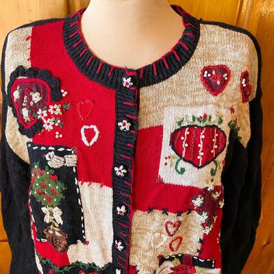 HEIRLOOM COLLECTIONS EMBROIDERED HEART SWEATER - SIZE XL