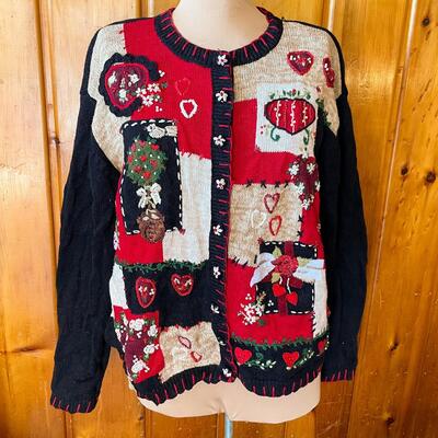 HEIRLOOM COLLECTIONS EMBROIDERED HEART SWEATER - SIZE XL