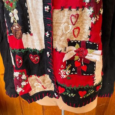 HEIRLOOM COLLECTIONS EMBROIDERED HEART SWEATER - SIZE XL