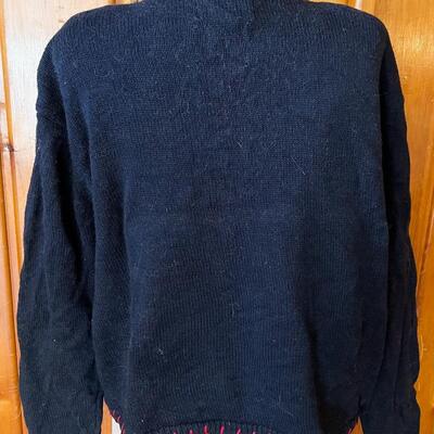 HEIRLOOM COLLECTIONS EMBROIDERED HEART SWEATER - SIZE XL