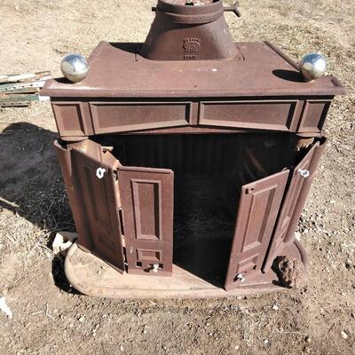 LOT 234 ANTIQUE HEARTH CRAFT SPAIN RUSTY WOOD STOVE (E) | EstateSales.org
