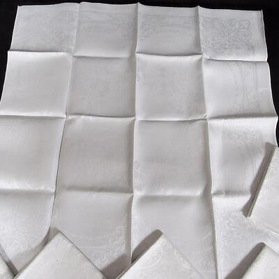 Lot of 10 Matching White Large Vintage Cloth Dining Napkins