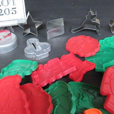 Lot of Vintage Aluminum and Plastic Cookie Cutters