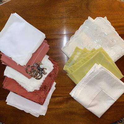 Lot of Table Cloths/Napkins 