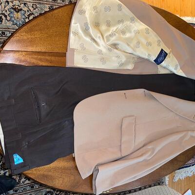 Lot of Men's Suits and Sportcoats - see pics