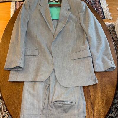 Lot of Men's Suits and Sportcoats - see pics