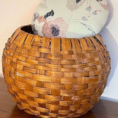 Large Wicker Basket/ Seat with Lid