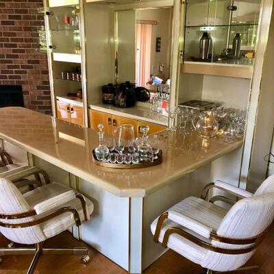 Vintage Retro Freestanding Bar with Four Swivel Chairs