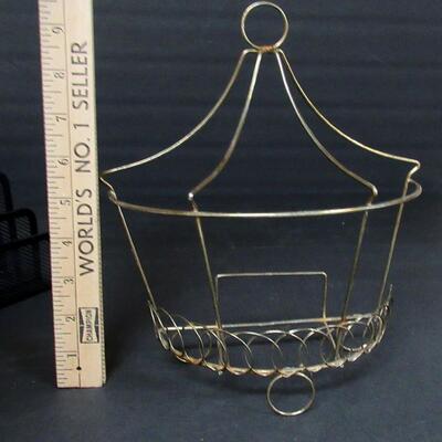 Wire Mesh Letter Holder and Wire Wall Pocket Holder of Some Kind