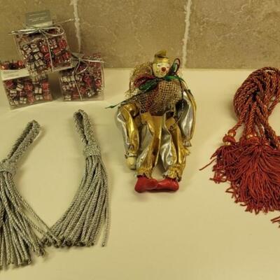 Lot 92: Unsold Christmas Lots - Please view all photos to see all the items